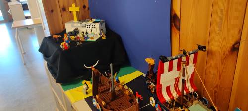 Angrepet på Lindisfarne Kloster (år 793) dramatisert i Lego